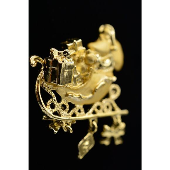 Danecraft Vintage Christmas Pin Brooch Brushed Gold Santa Sleigh Signed Bin1 - Picture 3 of 12